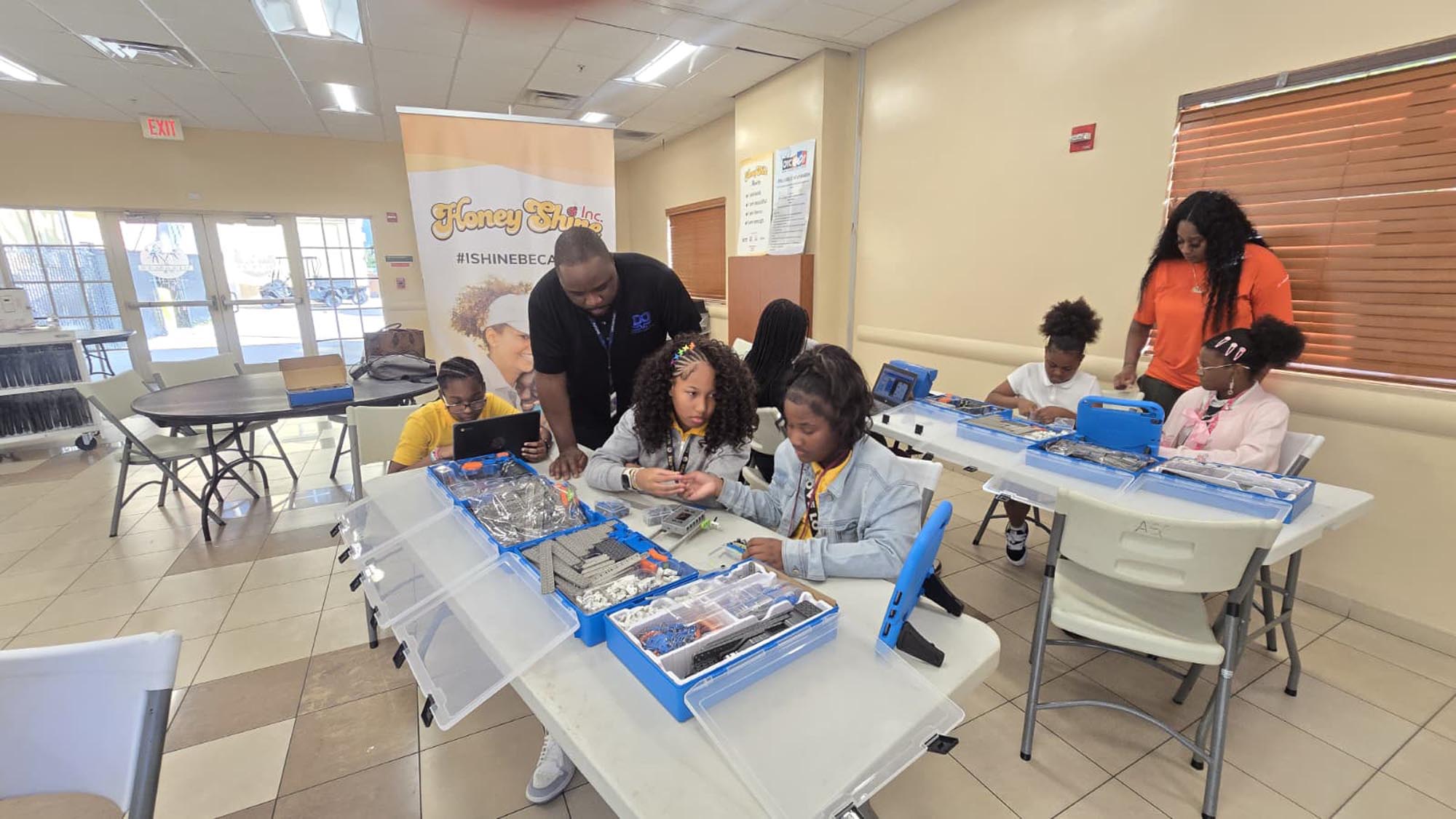 kids participate in STEM learning at Honey Shine